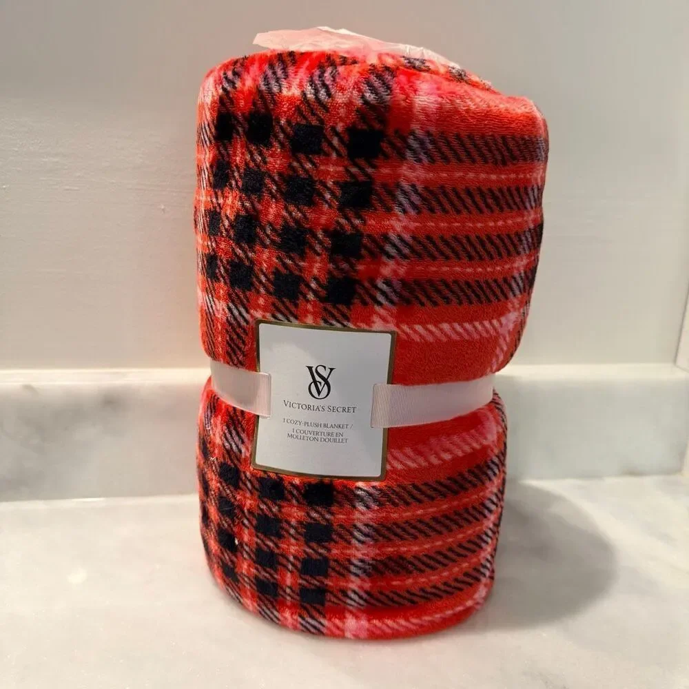 NWT Victoria's Secret Tartan Plaid Cozy Plush Fleece Throw Blanket Red 50
